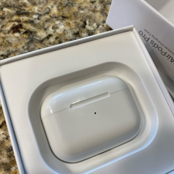 Apple airpods pro BRAND NEW In Box - Picture 2 of 9